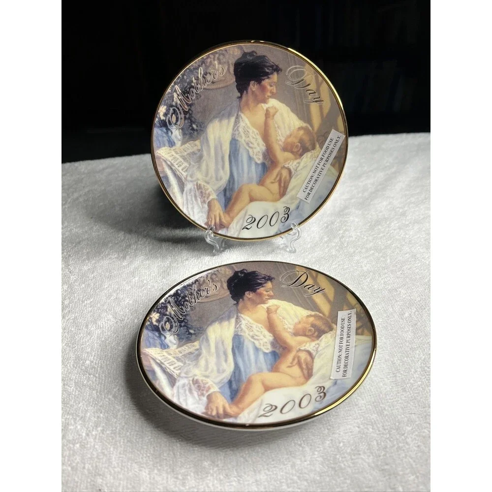 Mother's Day2003  5” New Porcelain Plate 22k Gold Trim  Held in Loving Arms Avon